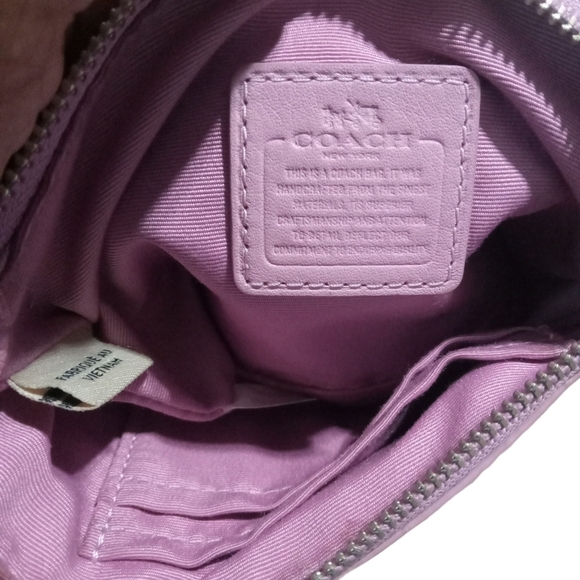 Coach Stage Coach Pink Shearling Trim Pebble Leather Wristlet 7 x 4 1/2 - Picture 4 of 5